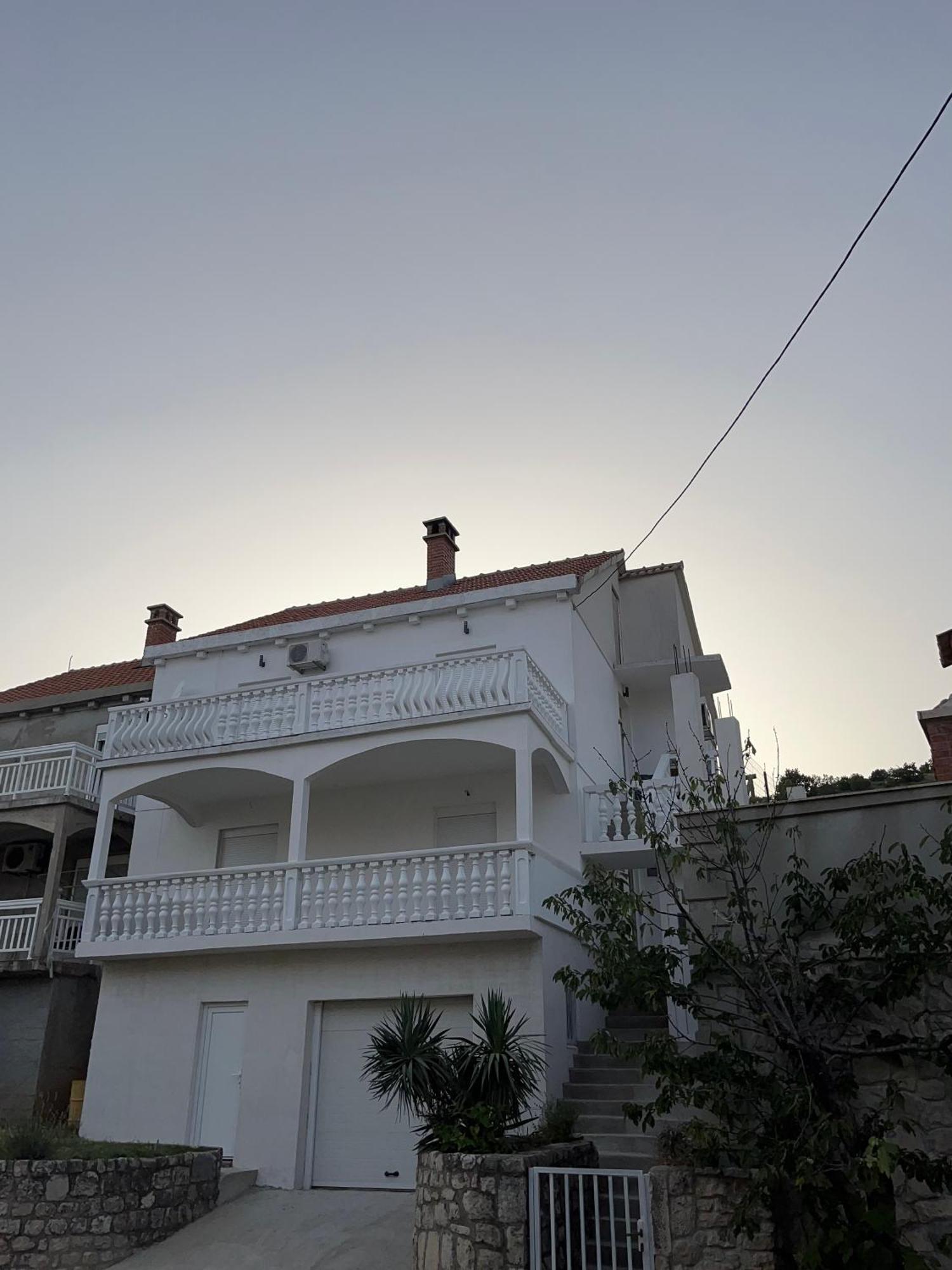 Twin Apartments Ivanica Exterior photo